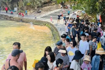 Khách Hàn Quốc du lịch, trải nghiệm tại Phú Quốc - Ảnh: CHÍ CÔNG