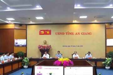 Quang cảnh buổi làm việc nghe báo cáo tiến độ triển khai các công trình, dự án phục vụ Hội nghị APEC 2027 ngày 19/9